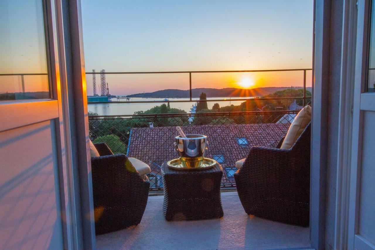 Arena & Seaview Luxurious Residence プーラ エクステリア 写真