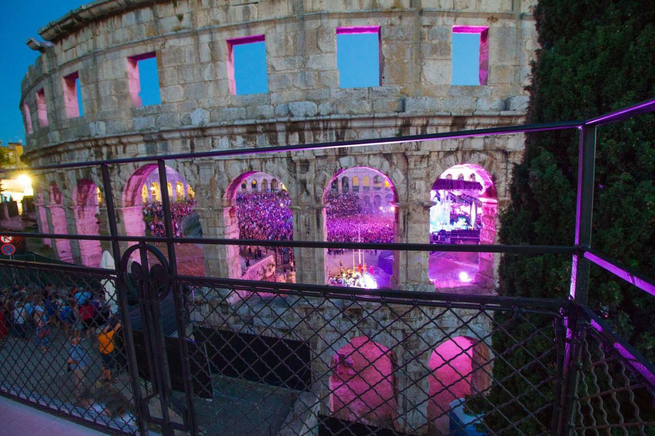 Arena & Seaview Luxurious Residence プーラ エクステリア 写真