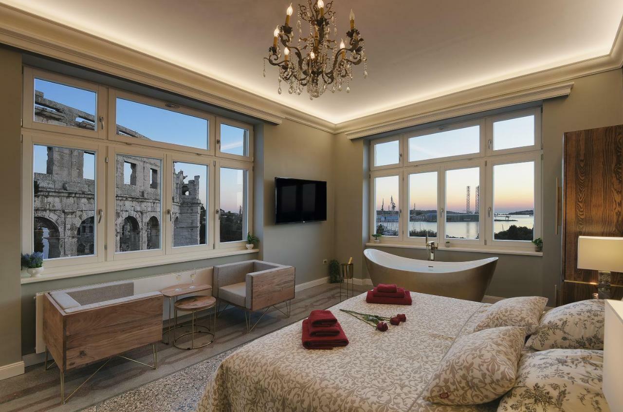 Arena & Seaview Luxurious Residence プーラ エクステリア 写真