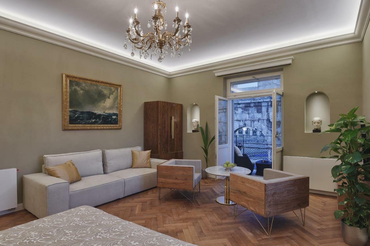 Arena & Seaview Luxurious Residence プーラ エクステリア 写真