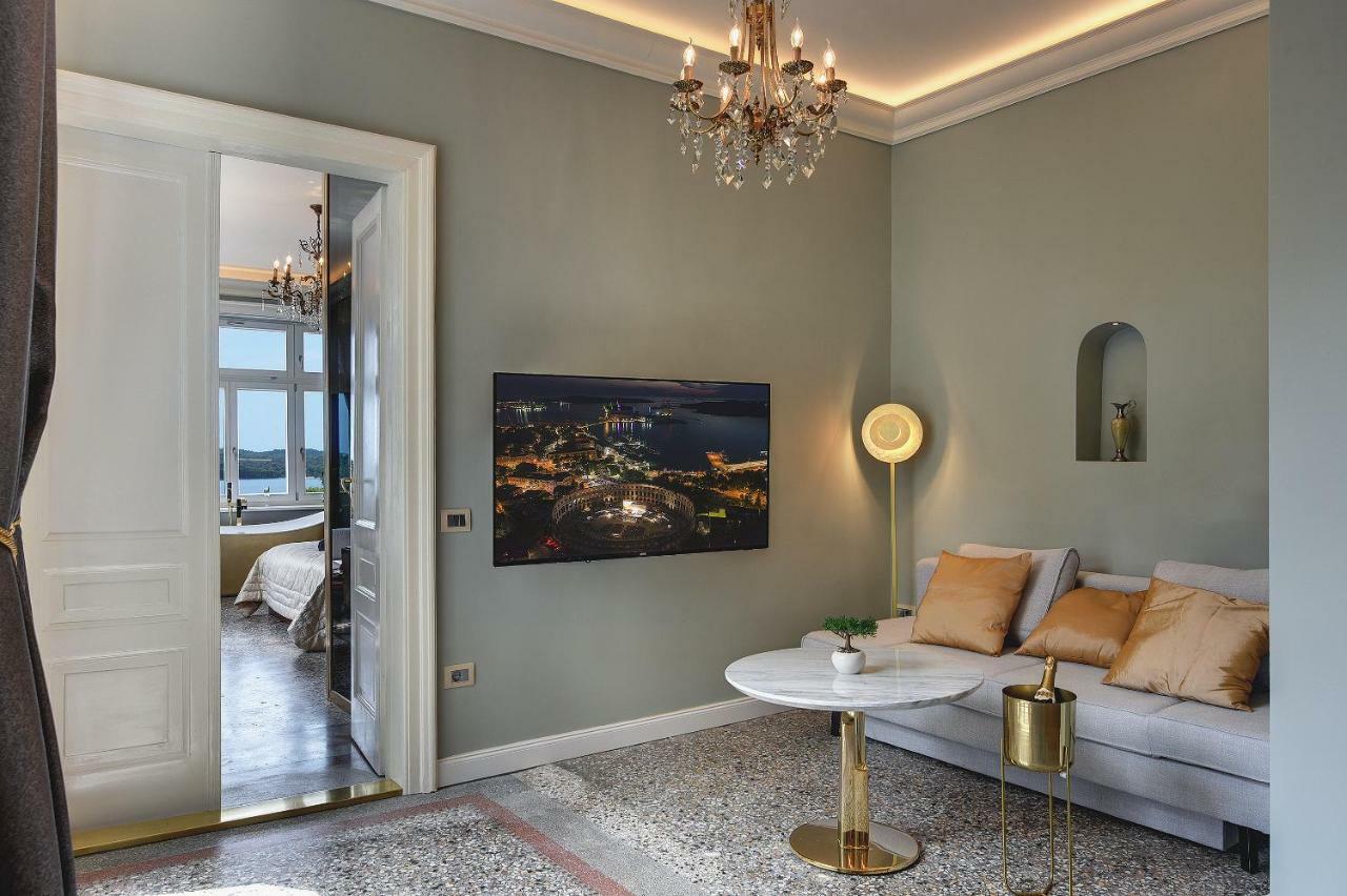 Arena & Seaview Luxurious Residence プーラ エクステリア 写真
